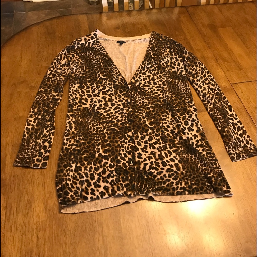 Soma leopard pint long button shirt in size XS.